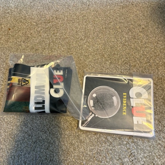 Hasbro Clue Giant Game Edition Outdoors NEW Murder Mystery - Picture 4 of 4